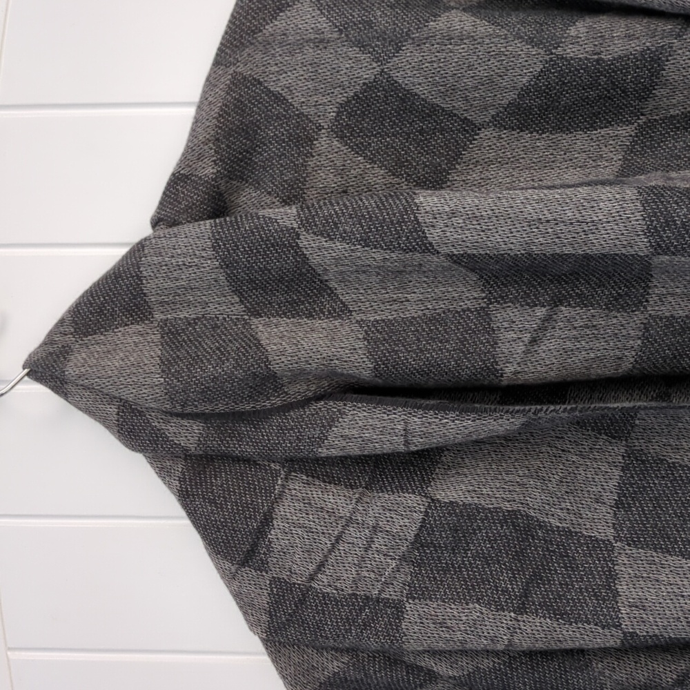 Chic Checkered Scarf NWOT - Picture 8 of 9
